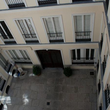 Hostal Yolanda Madrid Exterior photo