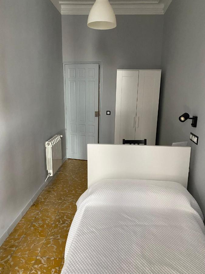 Hostal Yolanda Madrid Exterior photo