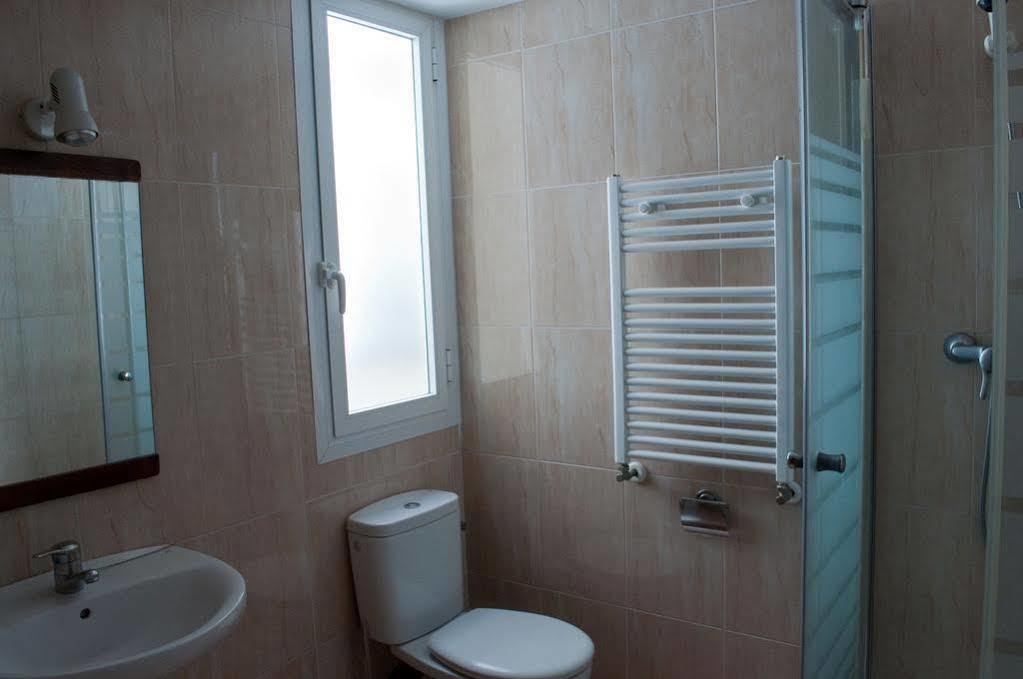 Hostal Yolanda Madrid Exterior photo